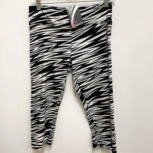 Marika Tek Zebra Strip Capri leggings M 🦓